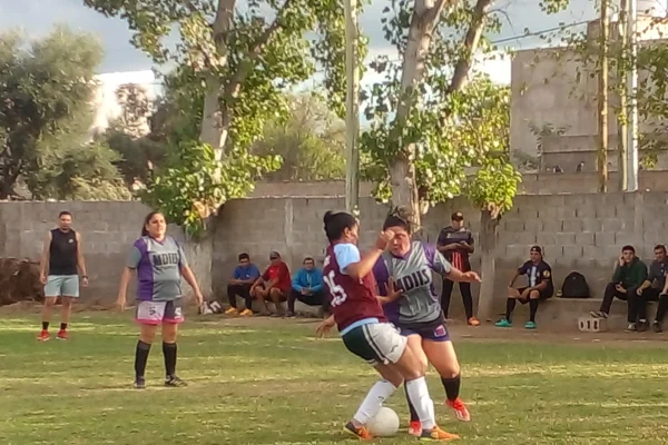 Empieza a rodar la pelota en el fútbol femenino
