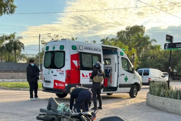 Choque en Perito Moreno y Saavedra: un motociclista resultó lesionado
