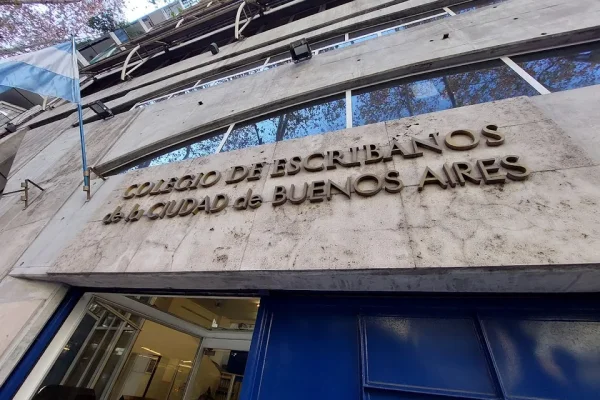 Caso Adorni: el Colegio de Escribanos afirma que las operaciones “se informan siempre” a la UIF