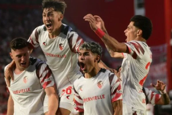 Estudiantes venció de forma agónica a Unión y es puntero del Grupo A del Torneo Apertura