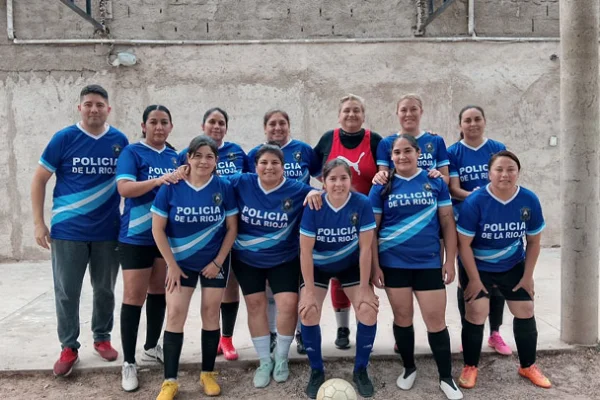 Fútbol Femenino: Legislatura dio el batacazo  y goleó a las campeonas