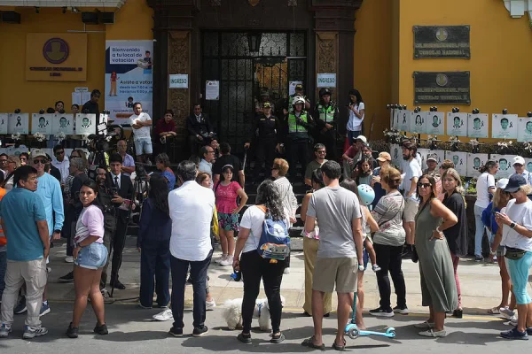 Perú: ningún candidato presidencial tiene mayoría absoluta y habrá balotaje