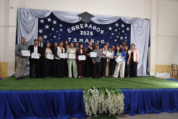 El Instituto Superior Victoria Romero celebró 40 años de vida con nuevos egresados