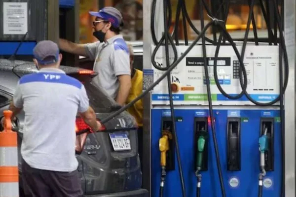 La nafta subió más de un 23% desde el inicio de la guerra y llenar el tanque cuesta más de $100 mil