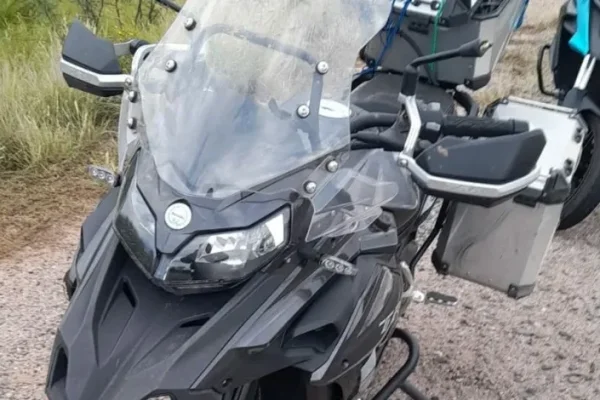 Fuerte caída en moto cerca de Chepes