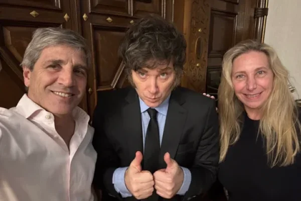Milei y Caputo apuestan al blindaje empresario en la Amcham 2026