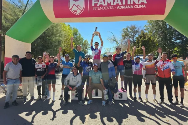 Víctor Espinoza fue profeta en su tierra y festejó en Famatina