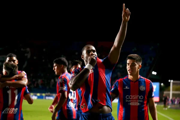 San Lorenzo le ganó a Deportivo Cuenca y es líder de su grupo