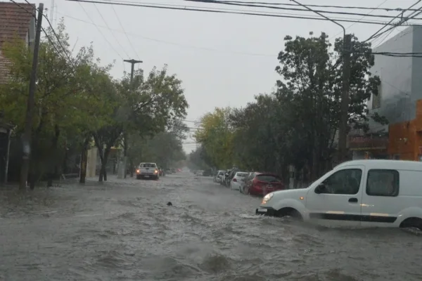 Inundaciones en Santa Rosa: cayeron 90 milímetros y pidieron a los vecinos resguardarse en sus hogares