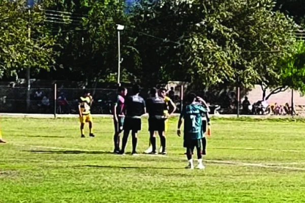 Alto Valle y Defensores de la Plata, suspendido por incidentes