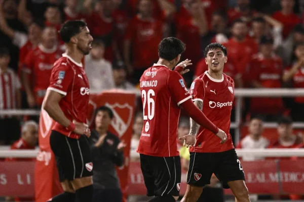 Independiente remontó un partidazo ante Defensa y Justicia y se afirma en la zona de playoffs del Torneo Apertura
