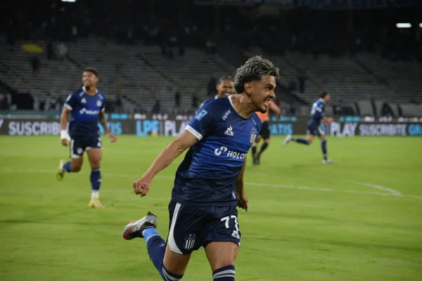 Talleres venció a Riestra en un duelo demorado por lluvia y se acerca a octavos