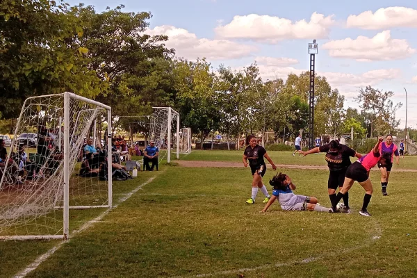 Fútbol femenino: Infantería y Jefatura golearon en sus presentaciones