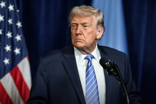 Trump volvió a extender el alto el fuego con Irán mientras se complica el diálogo en Pakistán