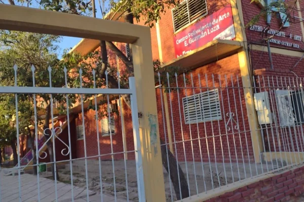 Refuerzan la seguridad en la Escuela Polivalente de Arte con nuevos controles de circulación