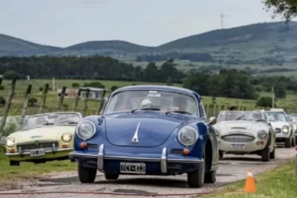 Autos clásicos de todo el país llegan a Chilecito con La Gran Carrera
