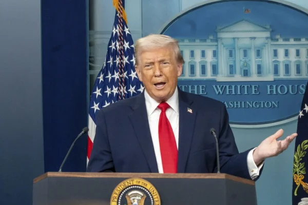 Trump dijo que el Estrecho de Ormuz está “sellado herméticamente” hasta un acuerdo con Irán
