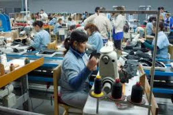 La actividad económica cayó 2,1% interanual en febrero