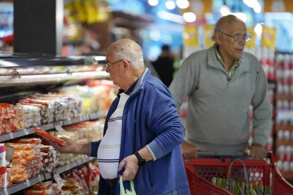 La confianza del consumidor cayó por tercer mes consecutivo