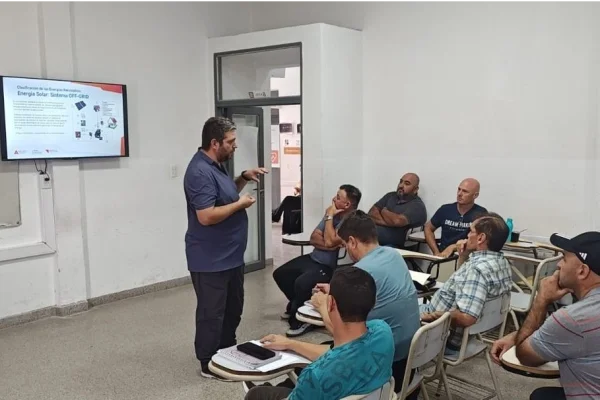 Más de 40 auxiliares se capacitan en sistemas solares en Chilecito