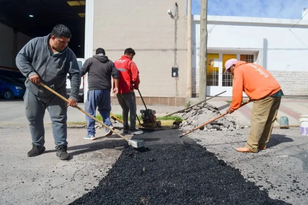 La Municipalidad avanza con el bacheo en la capital