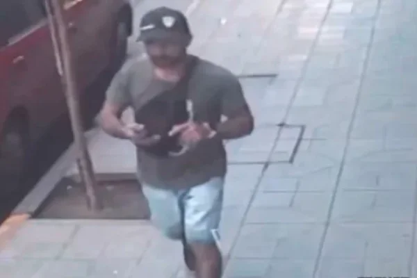 Buscan a un hombre por un grave hecho en Córdoba y difundieron un video clave