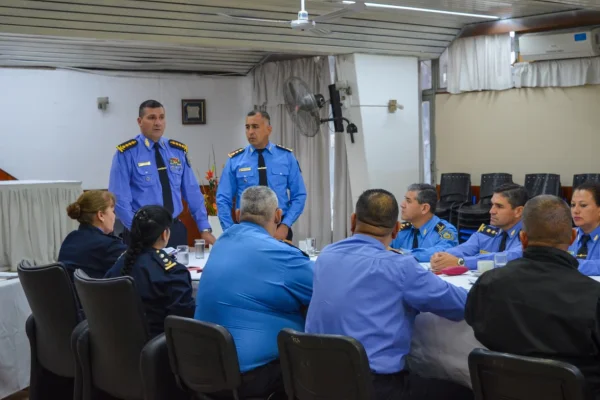 El Jefe de Policía reunió a la plana mayor y mantuvo un encuentro de trabajo