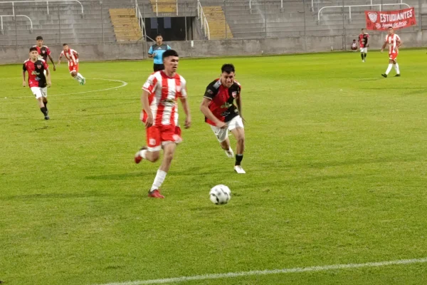 Provincial: Estudiantes y Andino igualaron en el duelo de ida de los cuartos