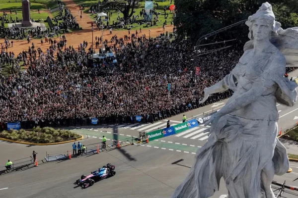 Franco Colapinto giró en Buenos Aires en la Exhibición de F1: reviví lo mejor del Road Show