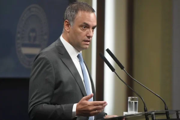 La Justicia espera más documentación para ordenar una pericia del patrimonio de Manuel Adorni