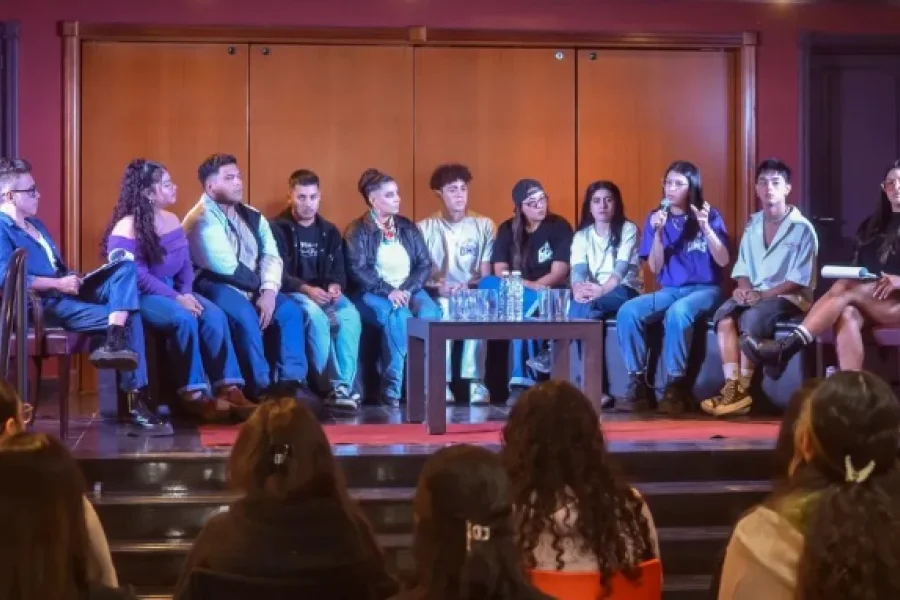Encuentro en el Teatro Provincial.