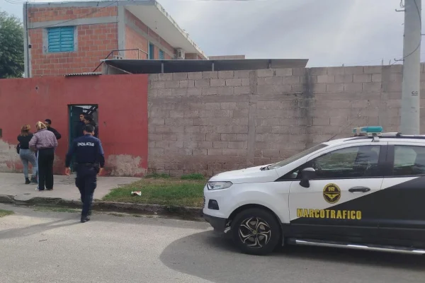 La Policía allanó por un arma de fuego y encontró sustancias prohibidas