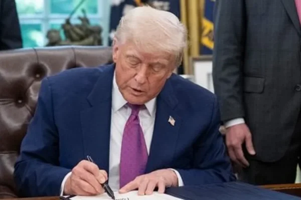 Trump prorroga el bloqueo contra Irán porque “conlleva menos riesgos que otras opciones”