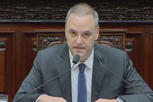 Manuel Adorni respaldó el rumbo y eludió su situación judicial: 