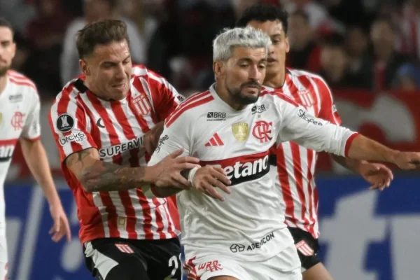 Estudiantes empató con Flamengo en La Plata y se mantiene como segundo del grupo
