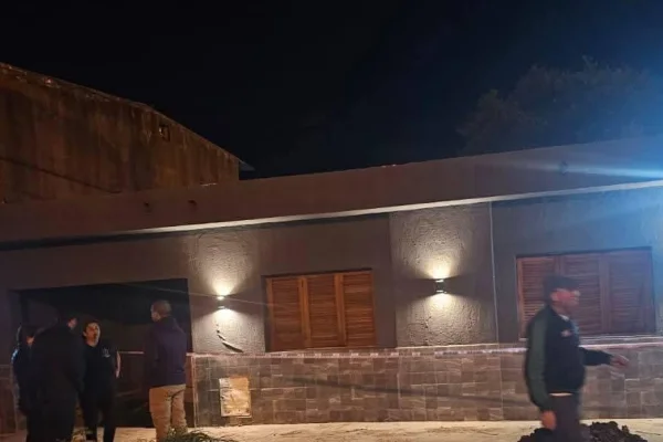 Evacúan a una familia en Chamical por riesgo de derrumbe en una vivienda