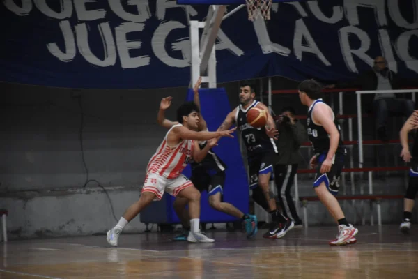 Básquetbol: Facundo y Riachuelo festejaron en la primera fecha