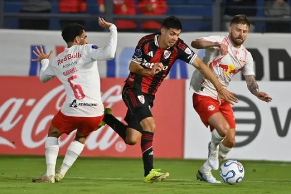 Triunfazo agónico de River en Brasil: venció a Bragantino y quedó líder en su grupo