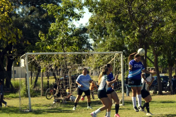 Fútbol Femenino: Legislatura goleó en semifinales y va por Jefatura en la final