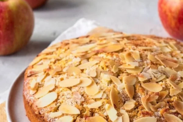 Torta húmeda de manzana y almendras: una receta simple, suave y llena de sabor