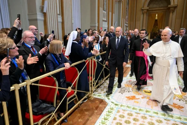 El papa León XIV exigió a los empleados de la Iglesia que dejen de ser espectadores