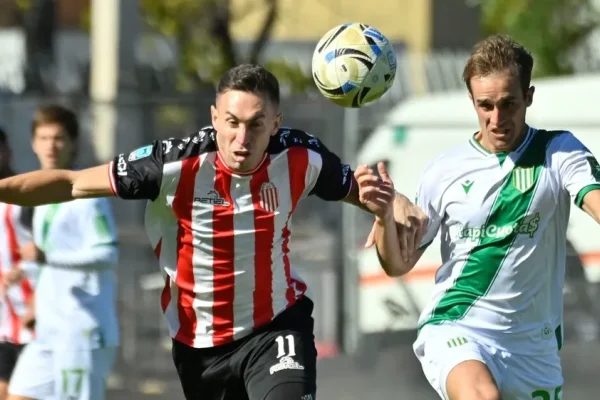 Barracas Central perdió con Banfield sobre el final y complicó su clasificación