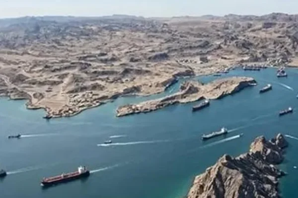 Ejército iraní ratificó que ningún barco puede circular por Ormuz sin autorización