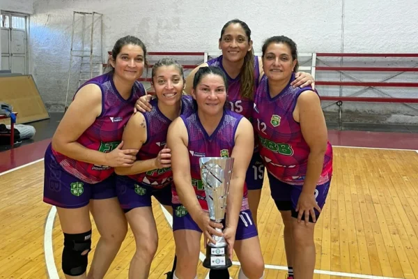 El básquet femenino de Chamical se subió al podio regional