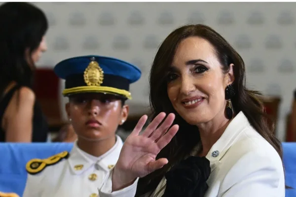 Villarruel publicó un mensaje irónico y deseó “una cascada de éxitos” en plena polémica por Adorni