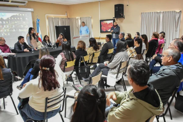 Salud consolida la gestión hospitalaria en el Vera Barros con eje en la digitalización y la atención integrada