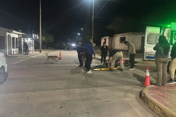 Fuerte choque entre una moto y un auto dejó dos heridos en Ulapes