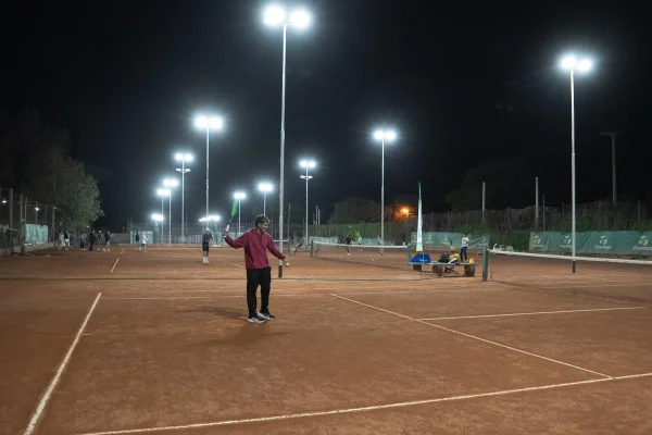Inauguraron luces en el Lawn Tennis y amplían la práctica deportiva