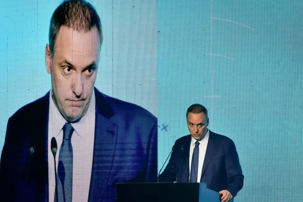 Caso Adorni: gastó $14 millones en muebles para su departamento en Caballito