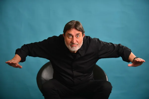El Flaco Pailos llega por primera vez a Chilecito con su show “Sinfónico”
